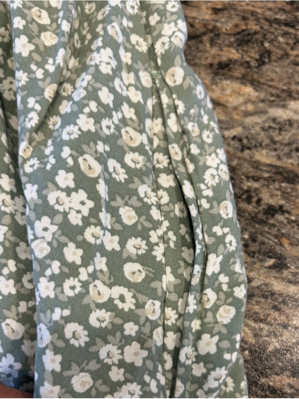 Hollister Sage Green Floral Puff-Sleeve Dress - Picture 5 of 7